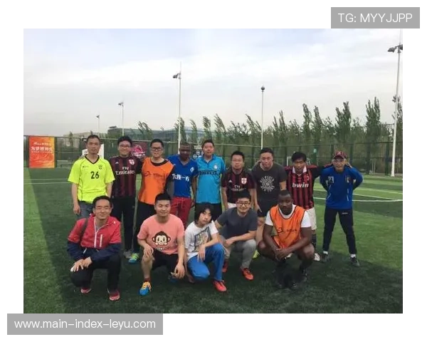 毕尔巴鄂竞技球迷主场助威，德比气氛火爆